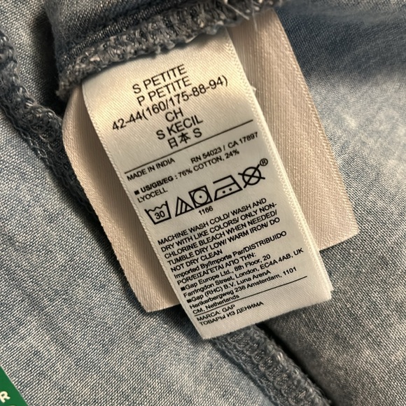 Denim Balloon Sleeve Top with Washwell - Picture 4 of 4